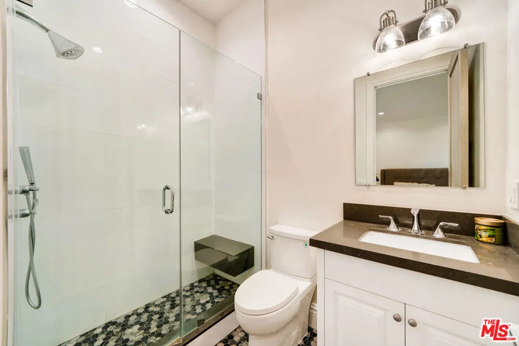 19034 Ashurst Lane, Tarzana, California 91356 home-pic-36