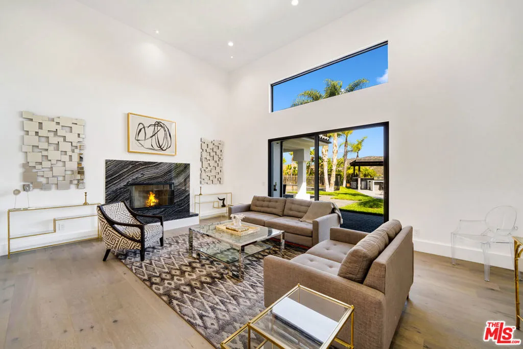 19034 Ashurst Lane, Tarzana, California 91356 home-pic-17
