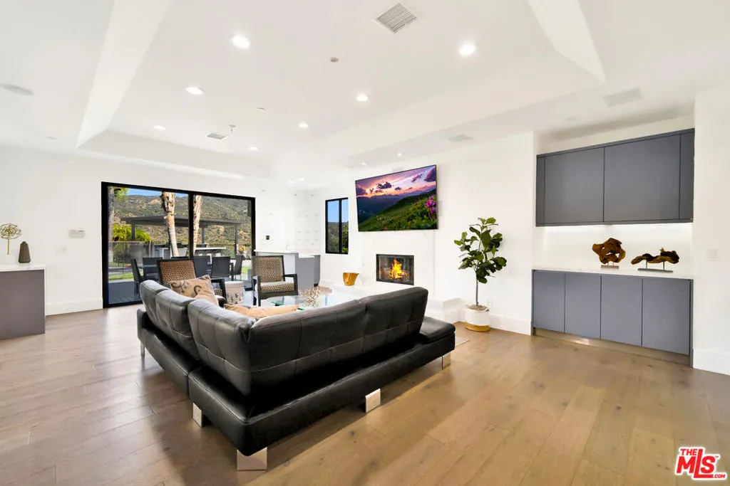 19034 Ashurst Lane, Tarzana, California 91356 home-pic-22