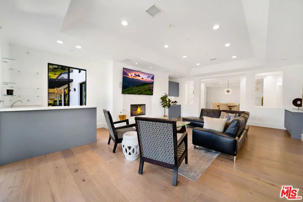19034 Ashurst Lane, Tarzana, California 91356 home-pic-21