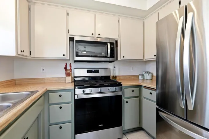 4 kitchen 3