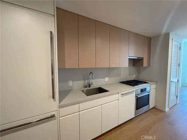 877 Francisco, Los Angeles, California 90017
