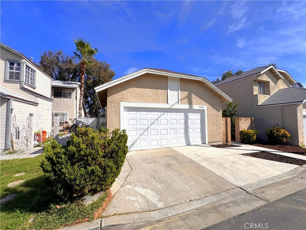 1250 Iron Horse Circle, Colton, California 92324 home-pic-1