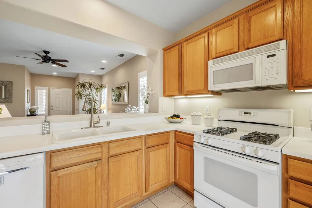 78638 Hampshire Avenue, Palm Desert, California 92211 home-pic-15