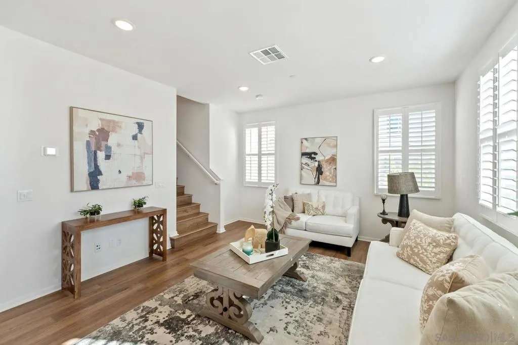 2328 Columba Gln, Escondido, California 92025 home-pic-2