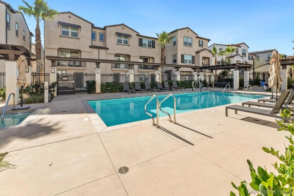 2328 Columba Gln, Escondido, California 92025 home-pic-1