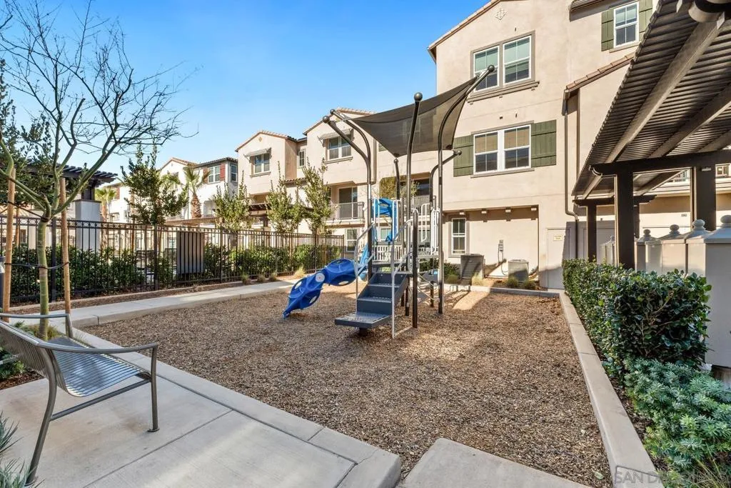2328 Columba Gln, Escondido, California 92025 home-pic-47