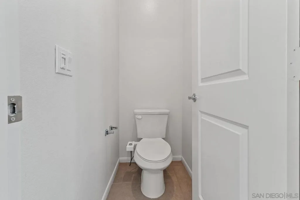 2328 Columba Gln, Escondido, California 92025 home-pic-39