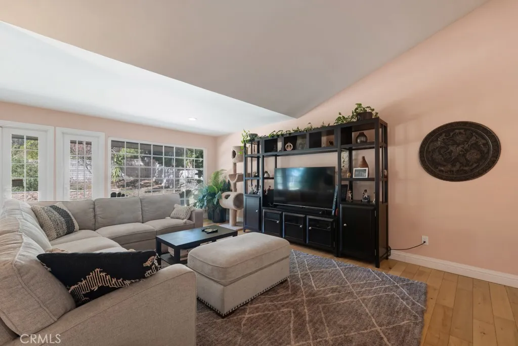 12349 Kenny Drive, Granada Hills, California 91344 home-pic-10