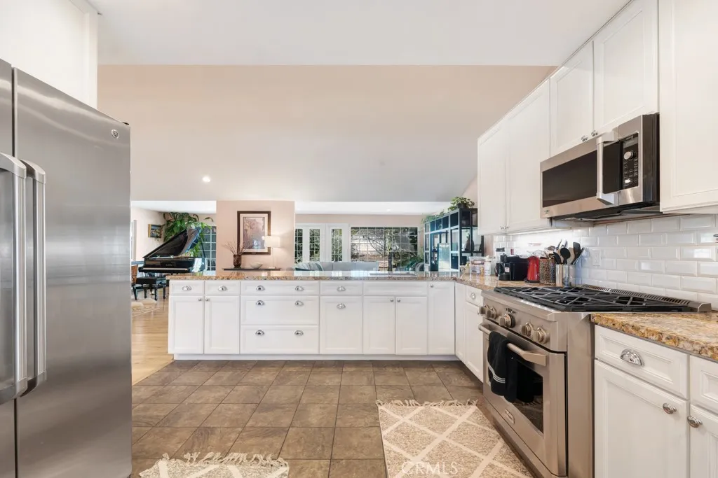 12349 Kenny Drive, Granada Hills, California 91344 home-pic-25