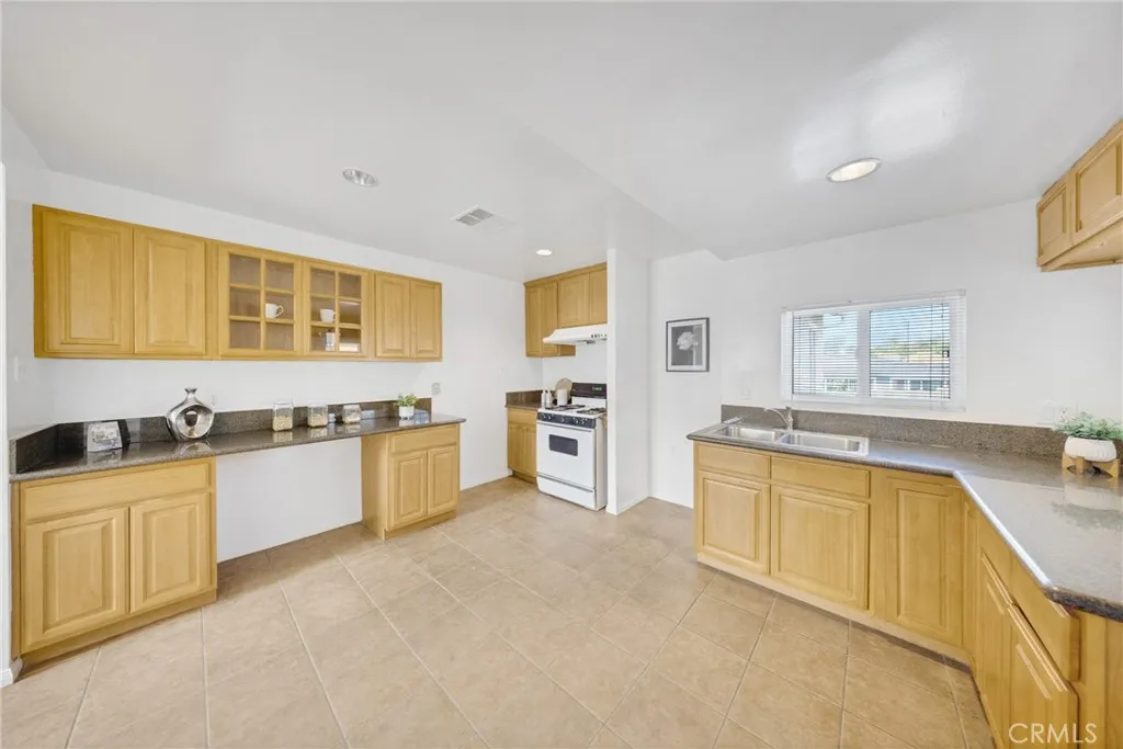 305 Bluffdale, Monterey Park, California 91755 home-pic-13