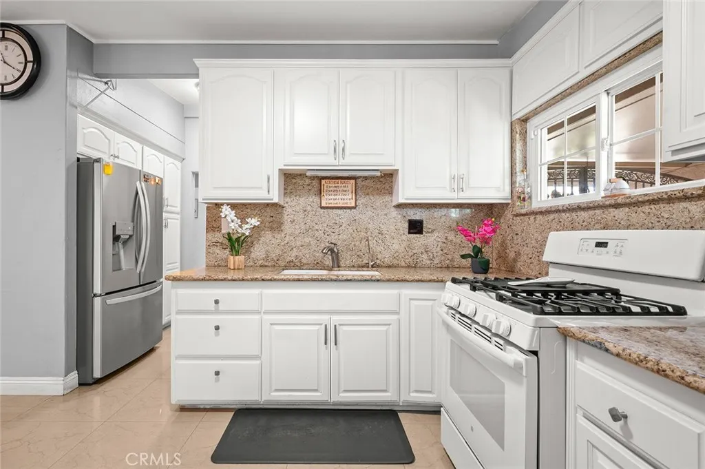 506 W Rosslynn, Fullerton, California 92832 home-pic-9