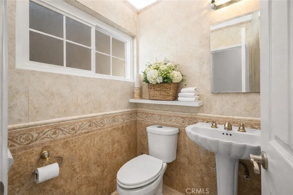 506 W Rosslynn, Fullerton, California 92832 home-pic-19