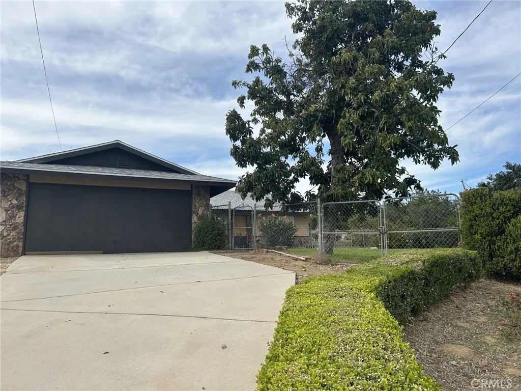 12146 La Cadena, Colton, California 92324 home-pic-3