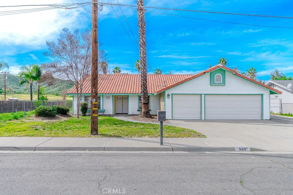 669 N Meridian, Hemet, California 92544 home-pic-6