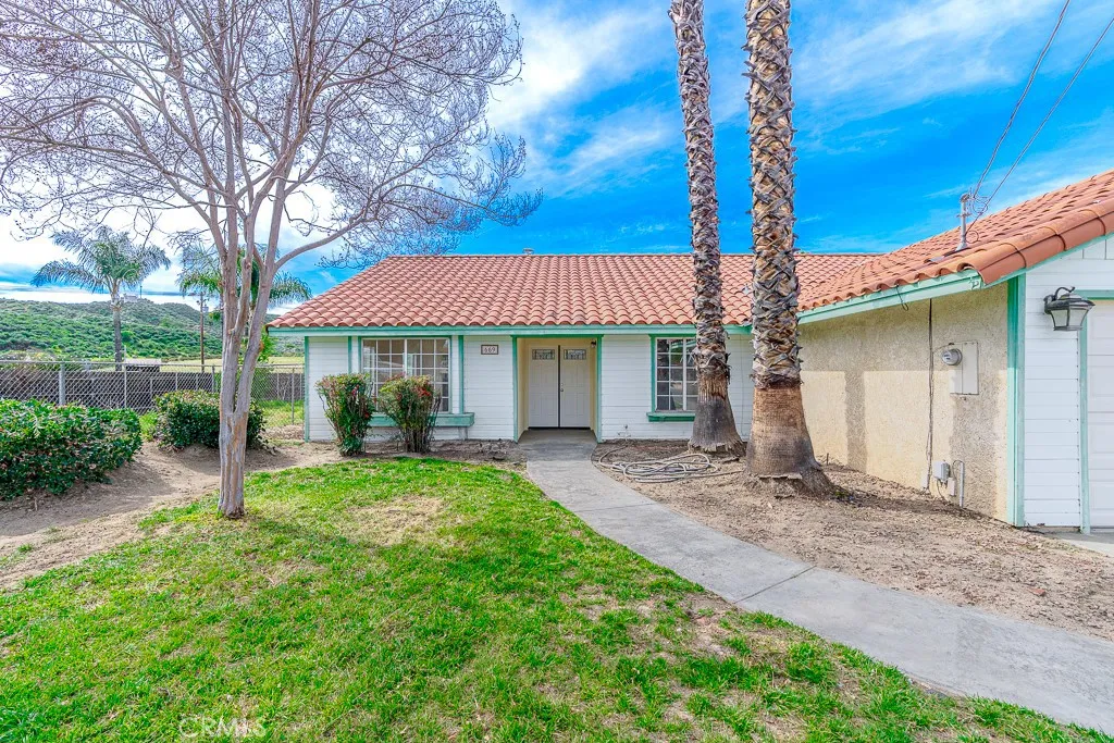 669 N Meridian, Hemet, California 92544 home-pic-3