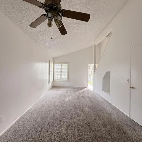 8B6CC052-4333-4E8D-BDFE-BFBA9E0D6C84_1_2