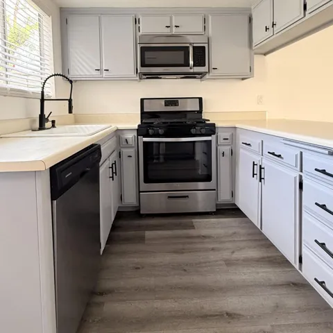 70523A6C-7C56-4200-BA51-3A679BD549A1_1_2