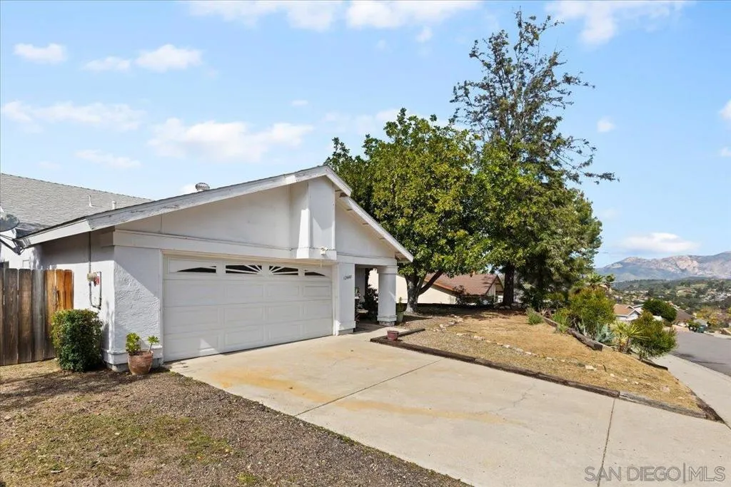 12448 Ridgeton Dr, Lakeside, California 92040 home-pic-2