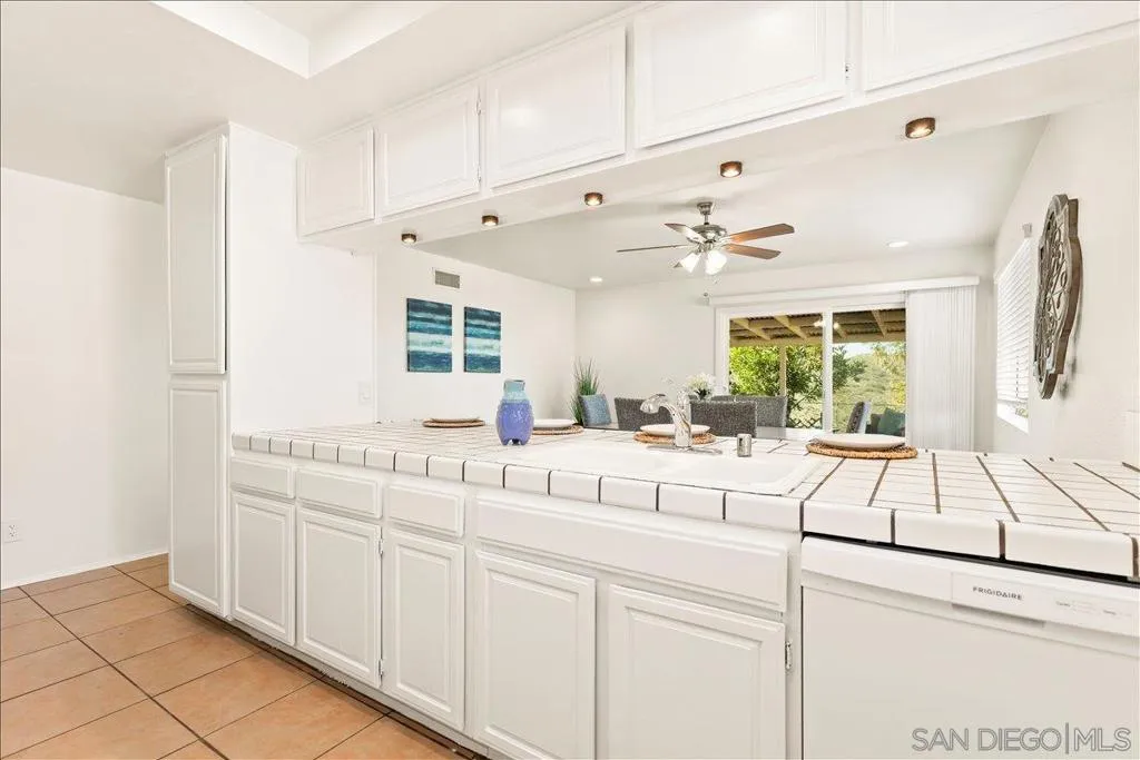 12448 Ridgeton Dr, Lakeside, California 92040 home-pic-11