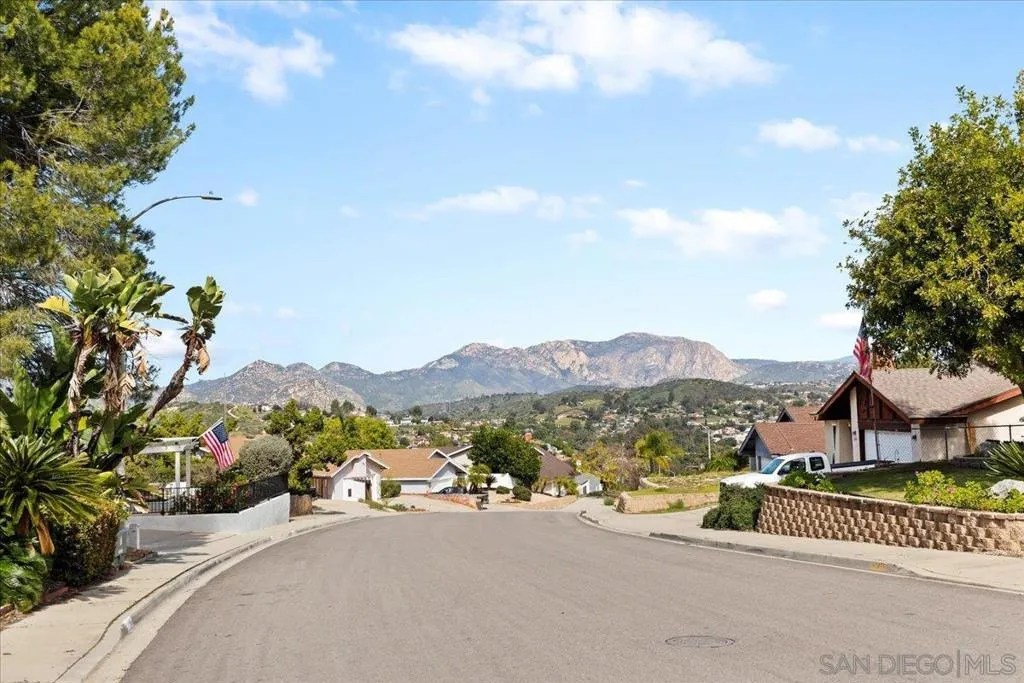 12448 Ridgeton Dr, Lakeside, California 92040 home-pic-46