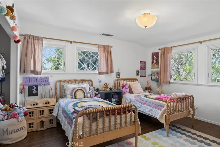 The other upstairs bedroom, so cute!