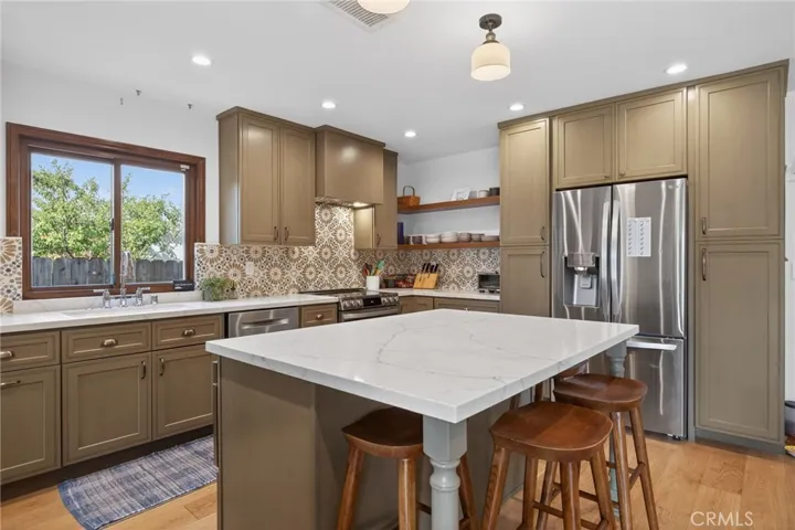 18624 Gledhill Street, Northridge, California 91324