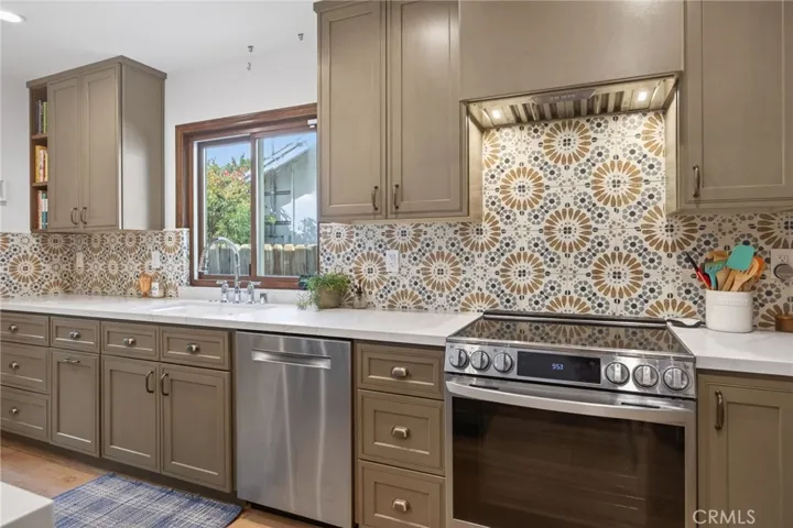 18624 Gledhill Street, Northridge, California 91324