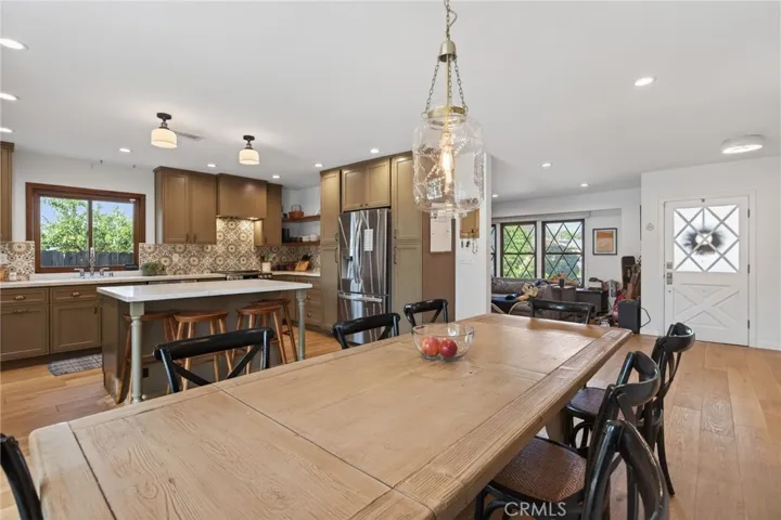 18624 Gledhill Street, Northridge, California 91324