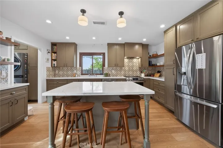 18624 Gledhill Street, Northridge, California 91324