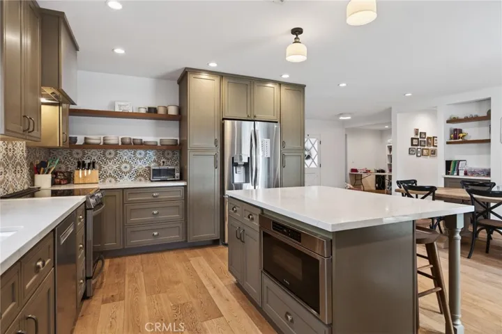 18624 Gledhill Street, Northridge, California 91324