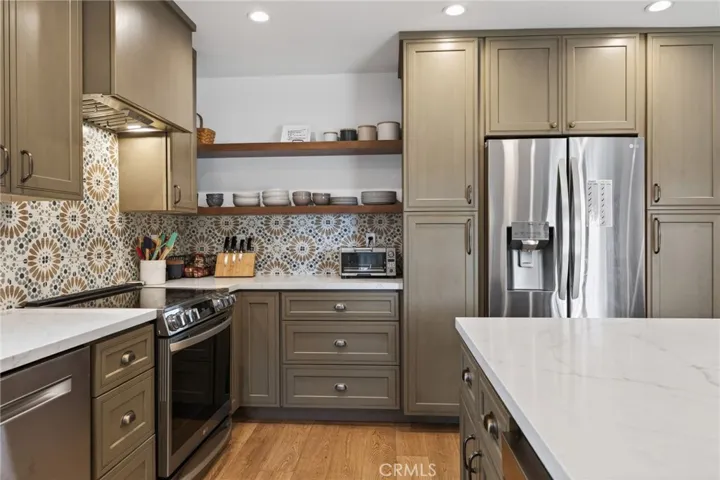 18624 Gledhill Street, Northridge, California 91324