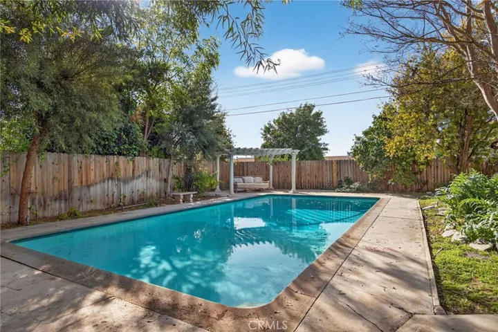 18624 Gledhill Street, Northridge, California 91324