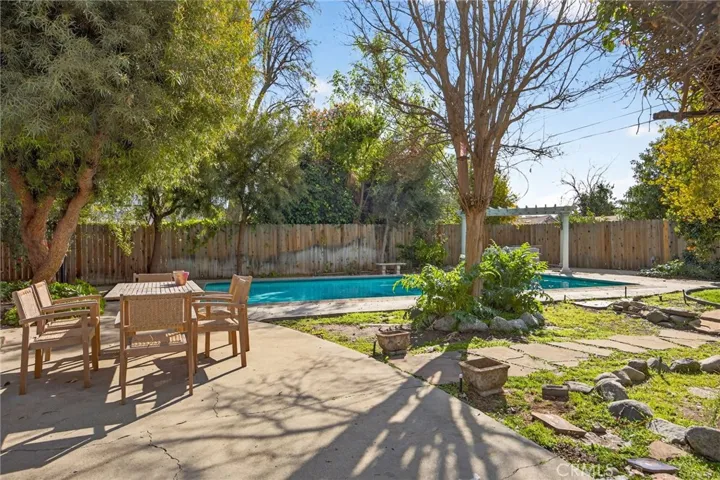 18624 Gledhill Street, Northridge, California 91324