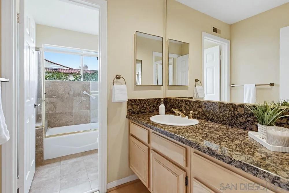 1547 Caminito Solidago, La Jolla, California 92037 home-pic-31