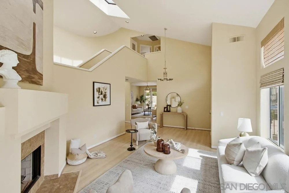 1547 Caminito Solidago, La Jolla, California 92037 home-pic-9
