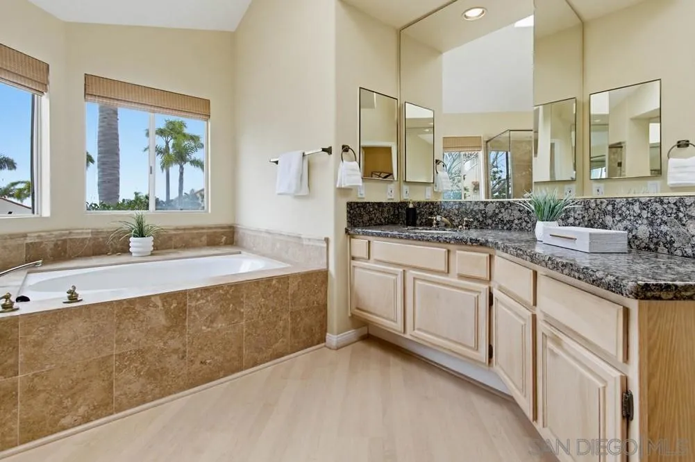 1547 Caminito Solidago, La Jolla, California 92037 home-pic-29