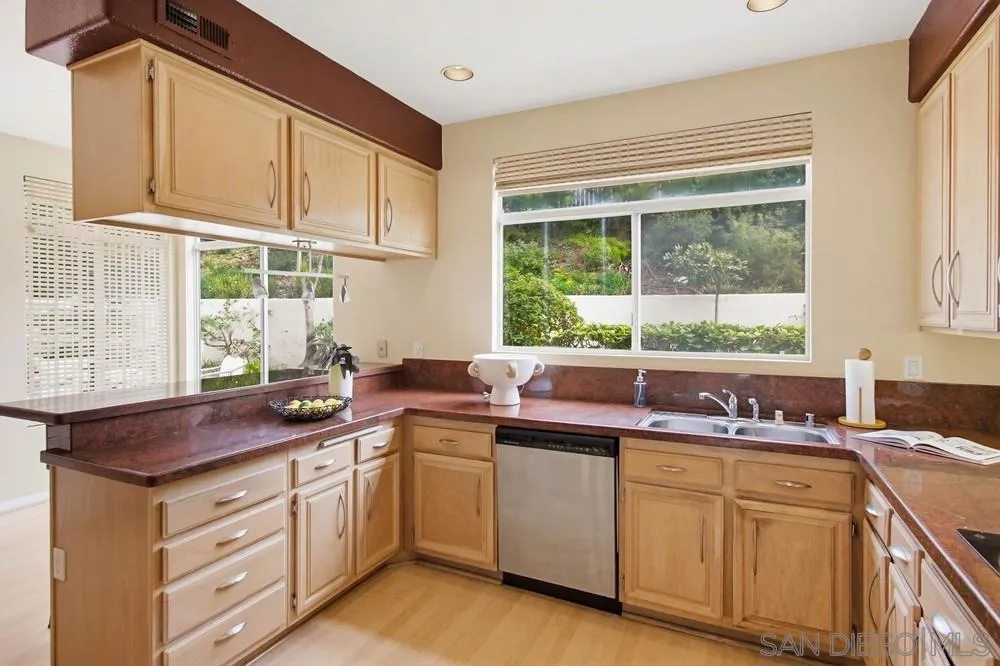 1547 Caminito Solidago, La Jolla, California 92037 home-pic-16