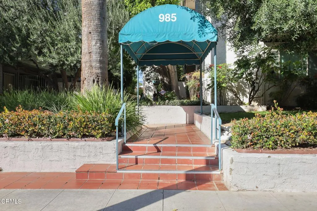 985 E California Boulevard 305, Pasadena, California 91106 home-pic-1