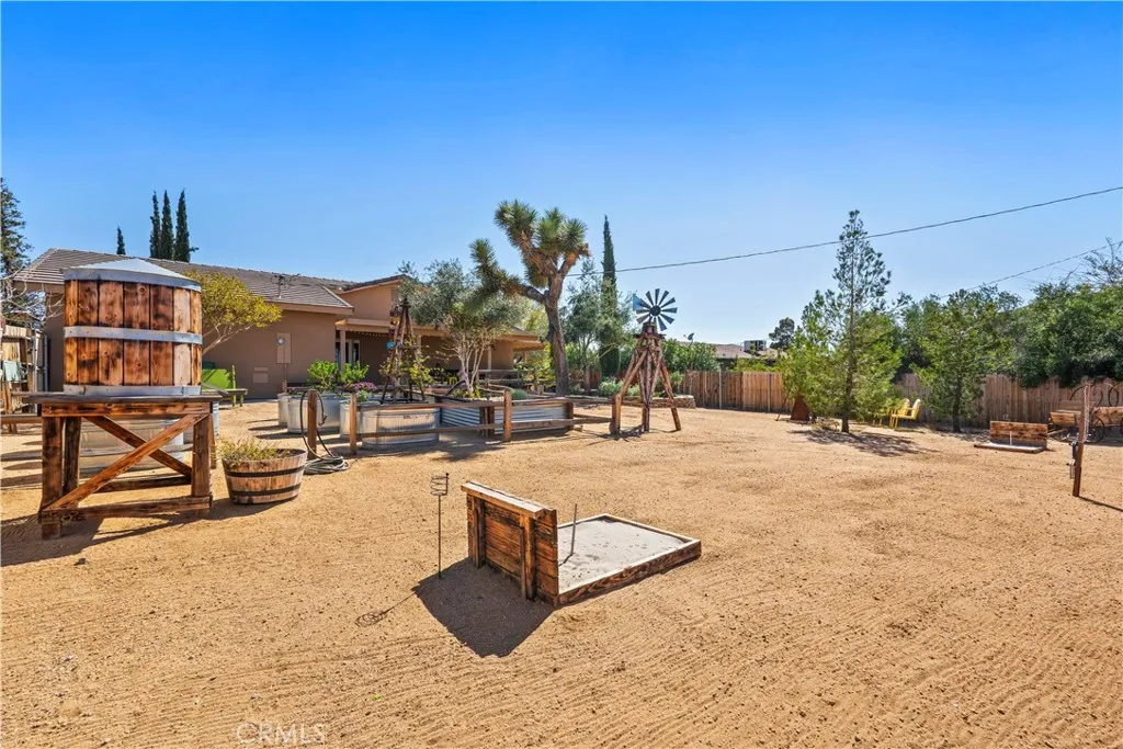 New fencing, horse shoe pit. Yard Art Stays, including Windmill/Wagon/Water Tower