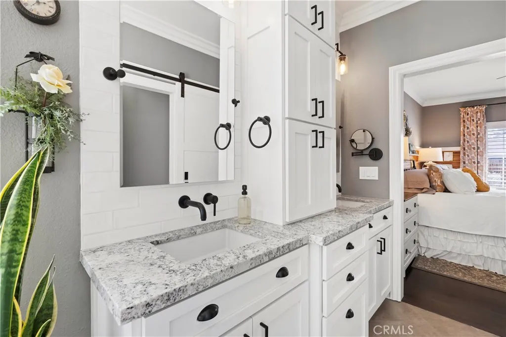 Custom​​‌​​​​‌​​‌‌​​‌​​​‌‌​​​‌​​‌‌​​‌‌​​‌‌​​​​ cabinets.