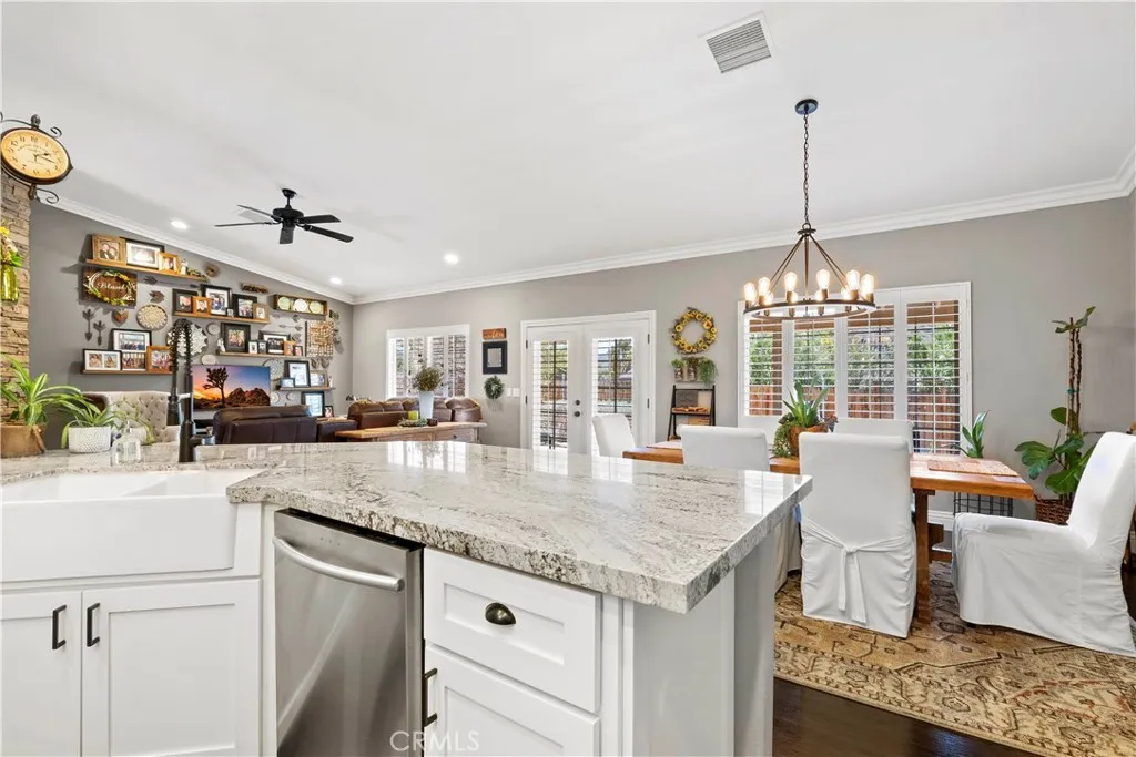 Easy access to the dining room.