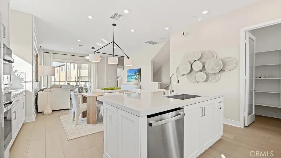 848 Sonia, Irvine, California 92618 home-pic-3