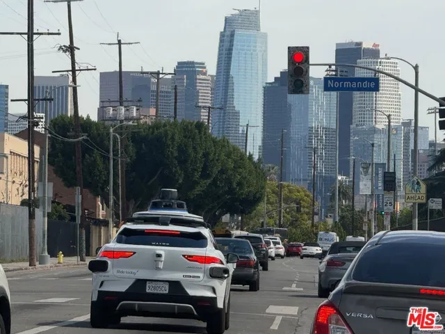 DOWNTOWN LA EYE SHOT