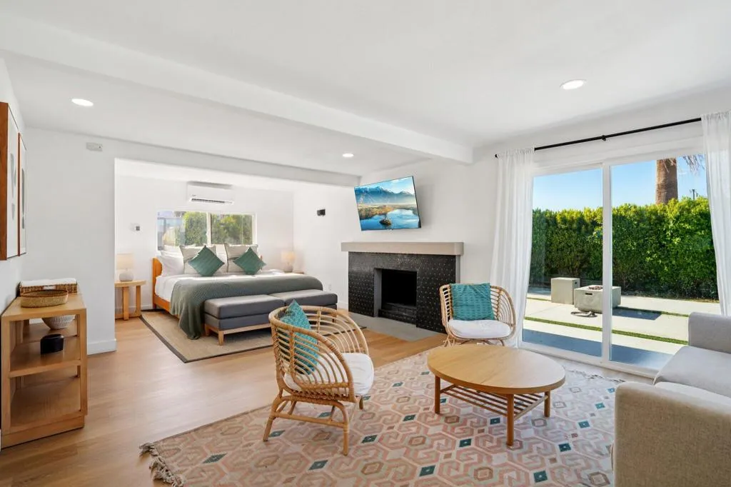 386 W Rosa Parks Road, Palm Springs, California 92262 home-pic-15