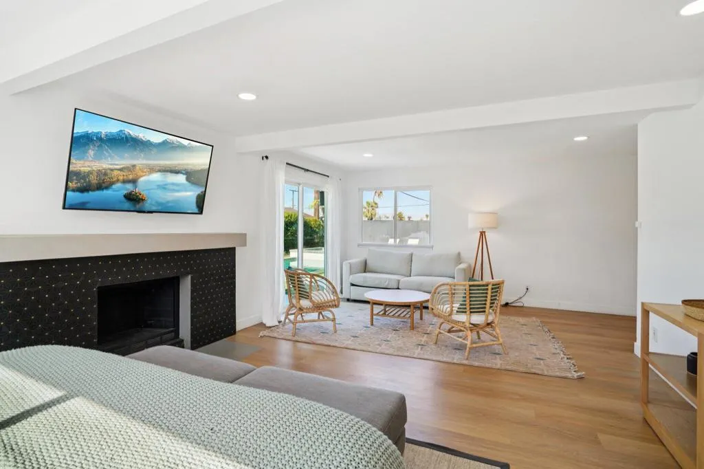 386 W Rosa Parks Road, Palm Springs, California 92262 home-pic-17