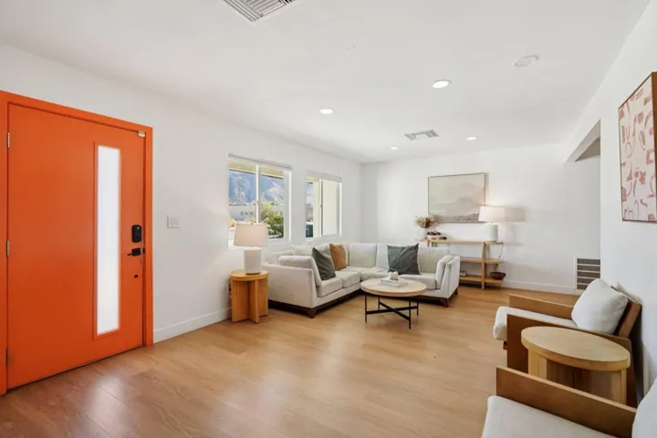 6-web-or-mls-W Rosa Parks Rd-S2008-006