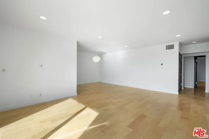8550 Holloway Drive 405, West Hollywood, California 90069