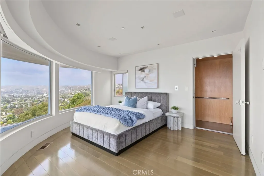 900 Gainsborough Drive, Laguna Beach, California 92651 home-pic-32