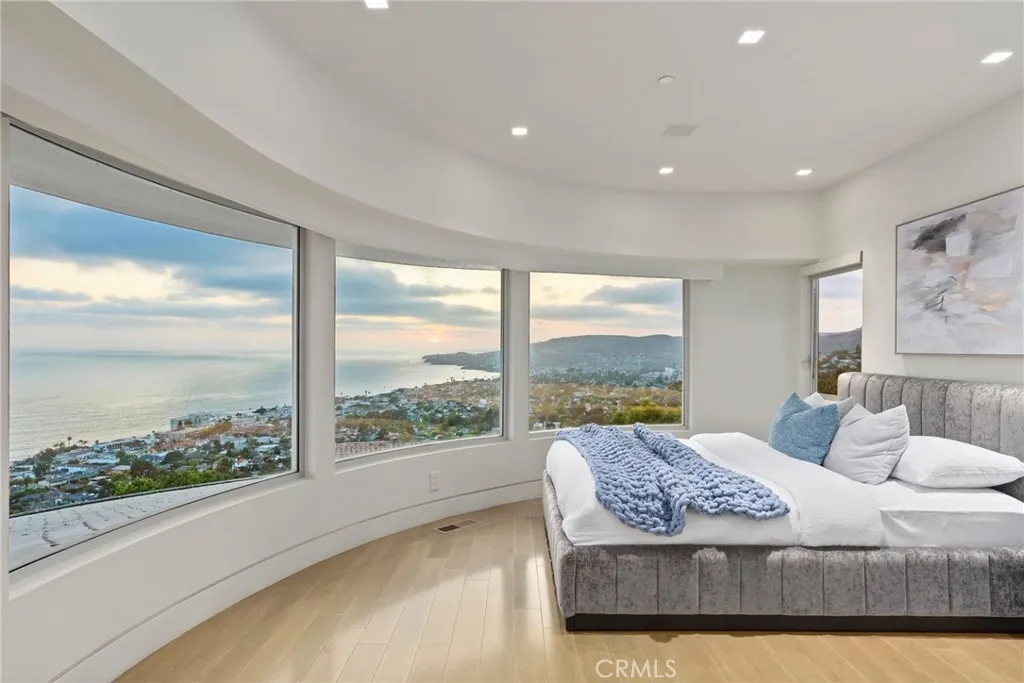 900 Gainsborough Drive, Laguna Beach, California 92651 home-pic-35